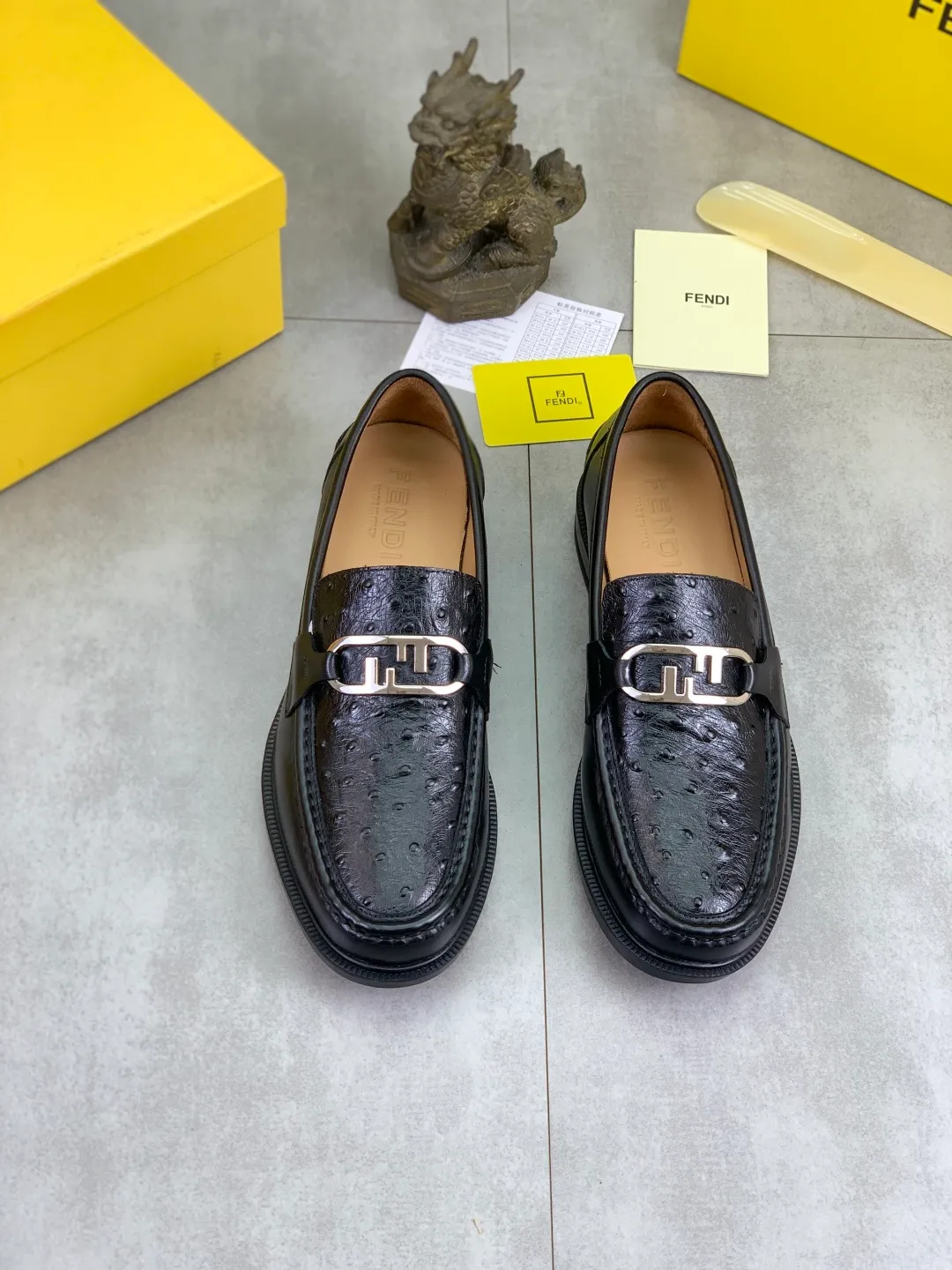 ​Men's shoes 💰P480💰[New model] Water dyed cowhide 🆘 The latest FENDI (Fendi) new casual leather shoes 🕶️🕶️Simple routing effect, showing an elegant and cool driving shoe 🎬Made of Italian 🇮🇹 imported calfskin + first-layer water-dyed cowhide lining🐂Excellent material🎬Detailed workmanship 🤗Comfortable foot feel➰➰. ​Pair it with any outfit to show your taste and temperament, low-key luxury ♻️Design ​simple and elegant ​noble and fashionable 🍃​Very loved and favored by trendy men 💓❤️Size: 38-44 Black available